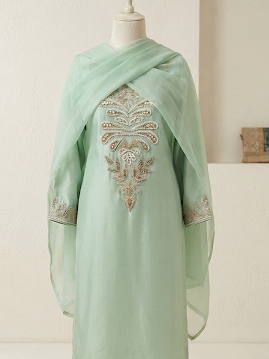 ELEGANCE IN MINT